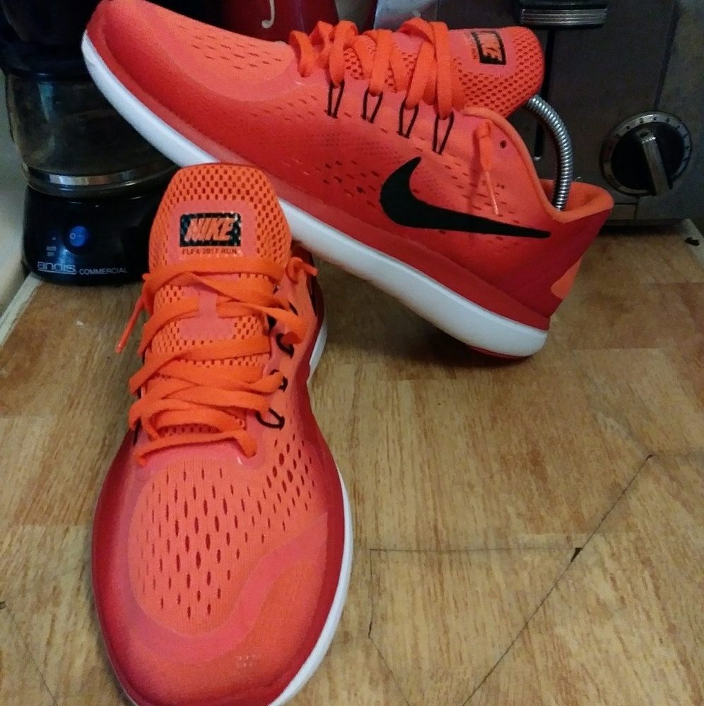 2017 Nike Flex Run M8.5...W10